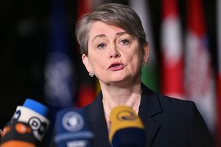 Británie chce Ukrajině poskytnout čtvrt bilionu ze zmrazených ruských aktiv - Novinky